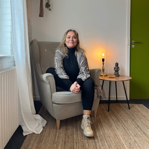 Behandling af PTSD i Aarhus med nænsom terapi, faglig støtte og redskaber til bedre trivsel