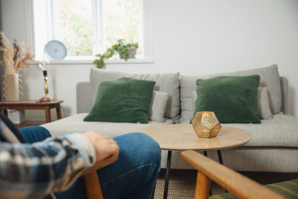 Behandling af stress i Aarhus gennem samtaleterapi med fokus på tryghed, nærvær og personlig udvikling